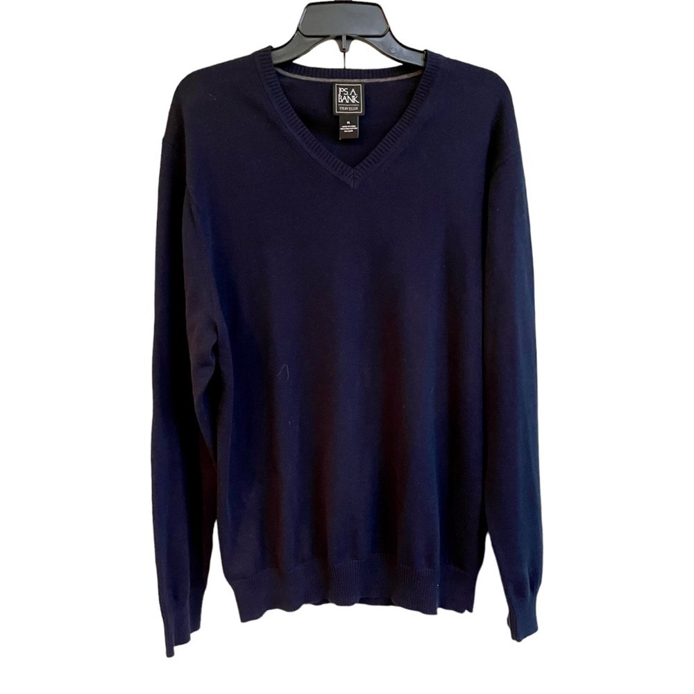JOS A BANK TRAVELER, V-NECK, LONG SLEEVE PULLOVER IN NAVY BLUE. SIZE XL